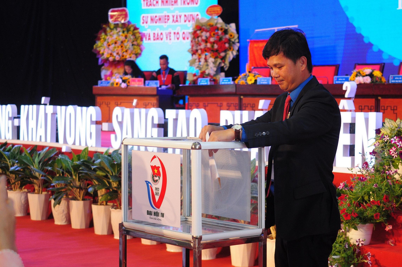 Bỏ phiếu bầu Đoàn đại biểu tham dự Đại hội Đoàn toàn quốc Bỏ phiếu bầu Đoàn đại biểu tham dự Đại hội Đoàn toàn quốc