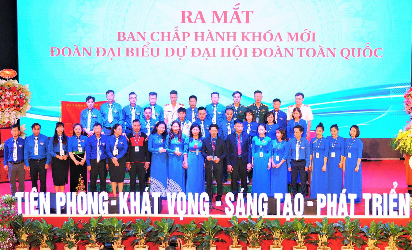 Các đồng chí trong Ban Chấp hành Đoàn TNCS Hồ Chí Minh tỉnh Đắk Nông khóa IV, nhiệm kỳ 2022 - 2027, và Đoàn đại biểu dự Đại hội Đoàn toàn quốc lần thứ XII ra mắt Đại hội Các đồng chí trong Ban Chấp hành Đoàn TNCS Hồ Chí Minh tỉnh Đắk Nông khóa IV, nhiệm kỳ 2022 - 2027, và Đoàn đại biểu dự Đại hội Đoàn toàn quốc lần thứ XII ra mắt Đại hội