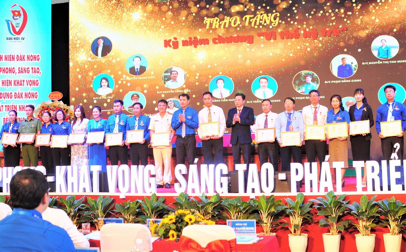 Các cá nhân xuất sắc được Trung ương Đoàn tuyên dương, khen thưởng Các cá nhân xuất sắc được Trung ương Đoàn tuyên dương, khen thưởng