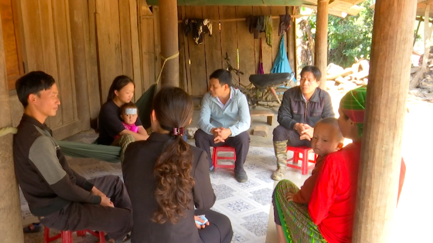 Các thầy cô vận động học sinh quay lại trường. Các thầy cô vận động học sinh quay lại trường.