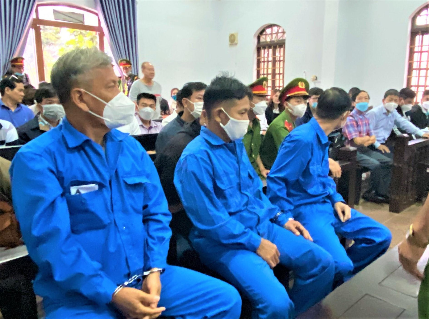 Các bị cáo trong vụ sản xuất xăng giả Các bị cáo trong vụ sản xuất xăng giả