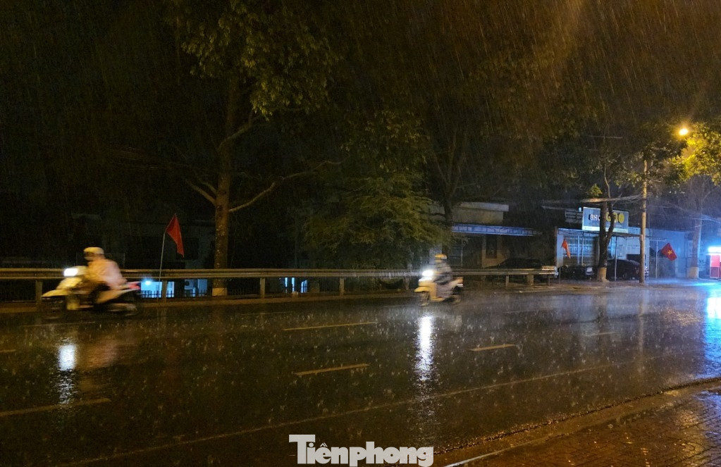 Hình ảnh cơn mưa tối qua (18/5) tại Đắk Lắk