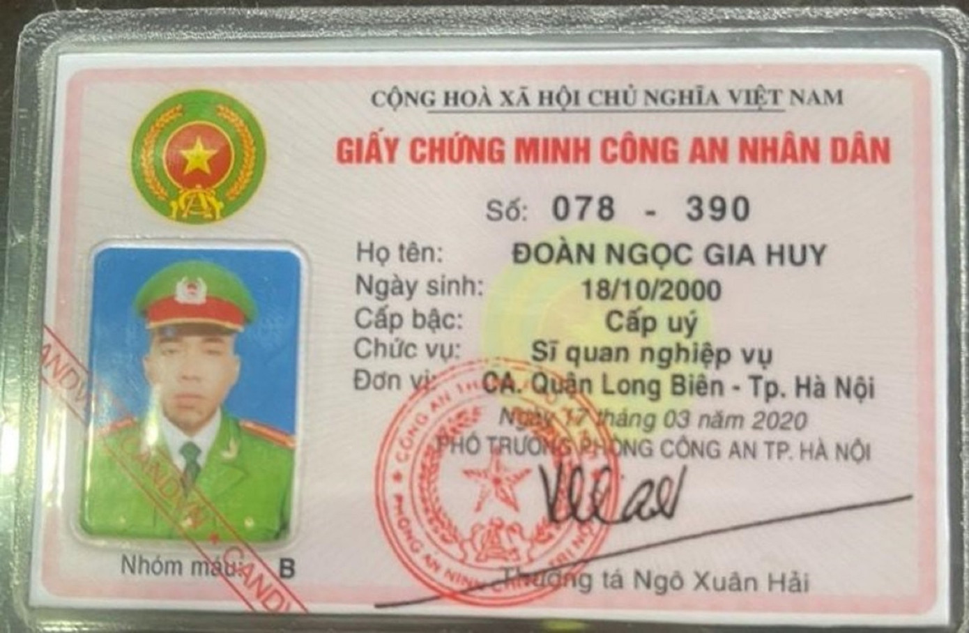 Giấy Chứng minh công an nhân dân giả