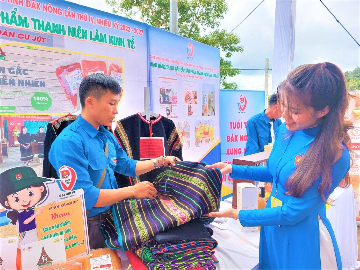 Các sản phẩm của tuổi trẻ Đắk Nông được trưng bày bên lề Đại hội Các sản phẩm của tuổi trẻ Đắk Nông được trưng bày bên lề Đại hội