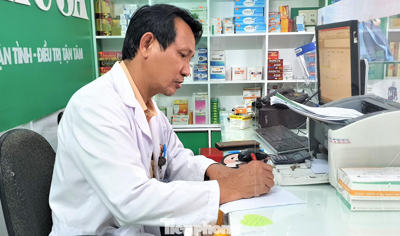 Việc khám, kê đơn thuốc được thực hiện qua hình thức trực tuyến