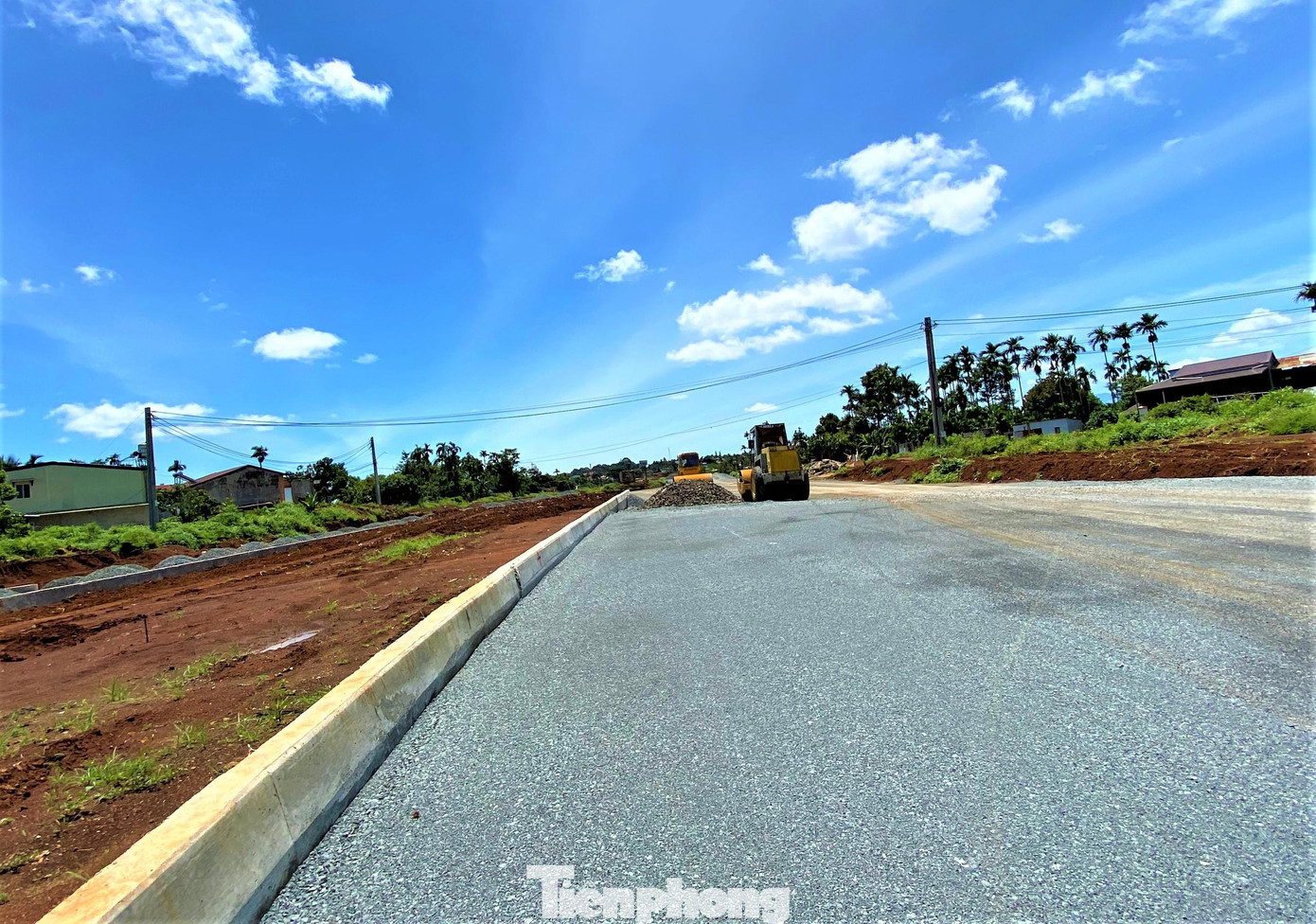 Nhà thầu nói máy móc "đắp chiếu" vì chờ việc