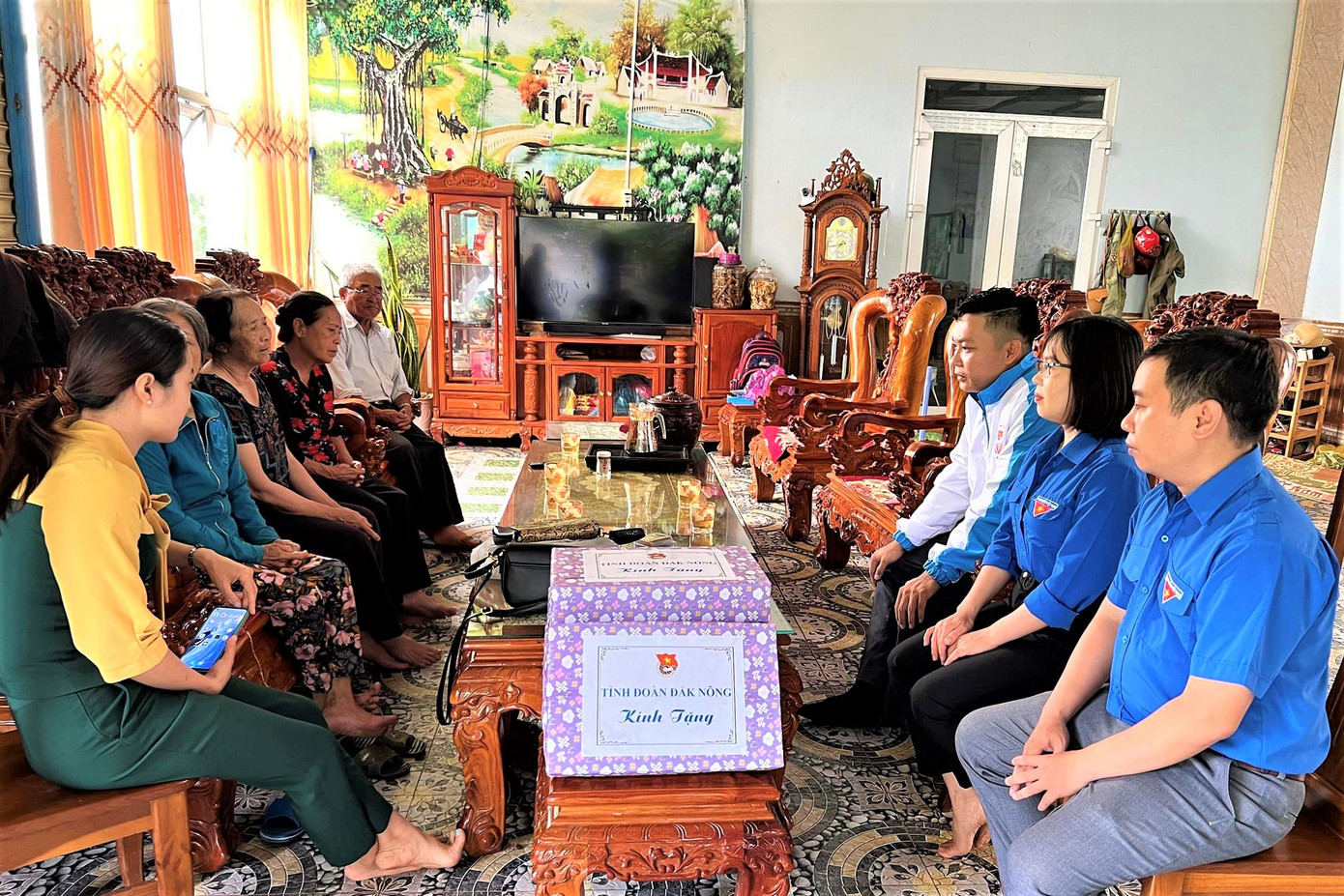 Trước đó, tuổi trẻ tỉnh Đắk Nông thăm hỏi, tặng quà các cựu TNXP