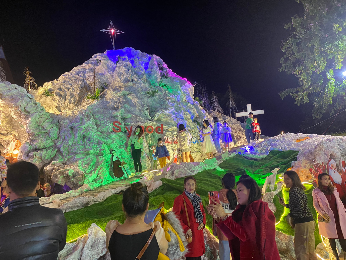 Du khách thỏa thích chụp ảnh kỷ niệm Du khách thỏa thích chụp ảnh kỷ niệm