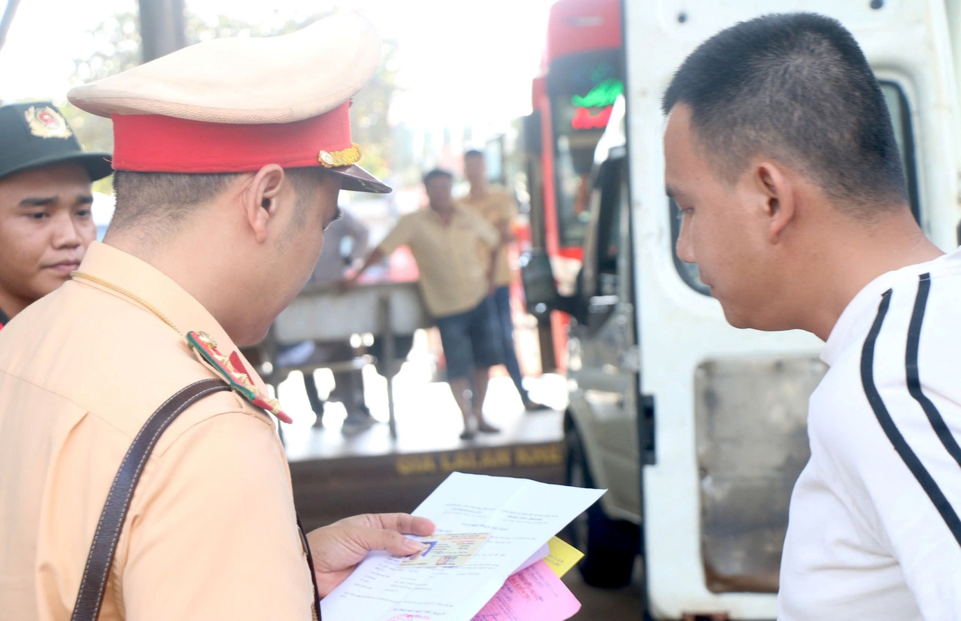 CSGT TP Buôn Ma Thuột tăng cường kiểm tra, xử lý các vi phạm