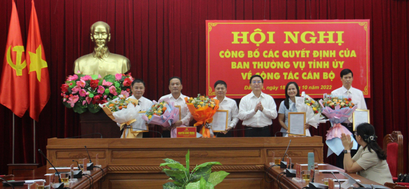 Các cán bộ được giao nhiệm vụ mới