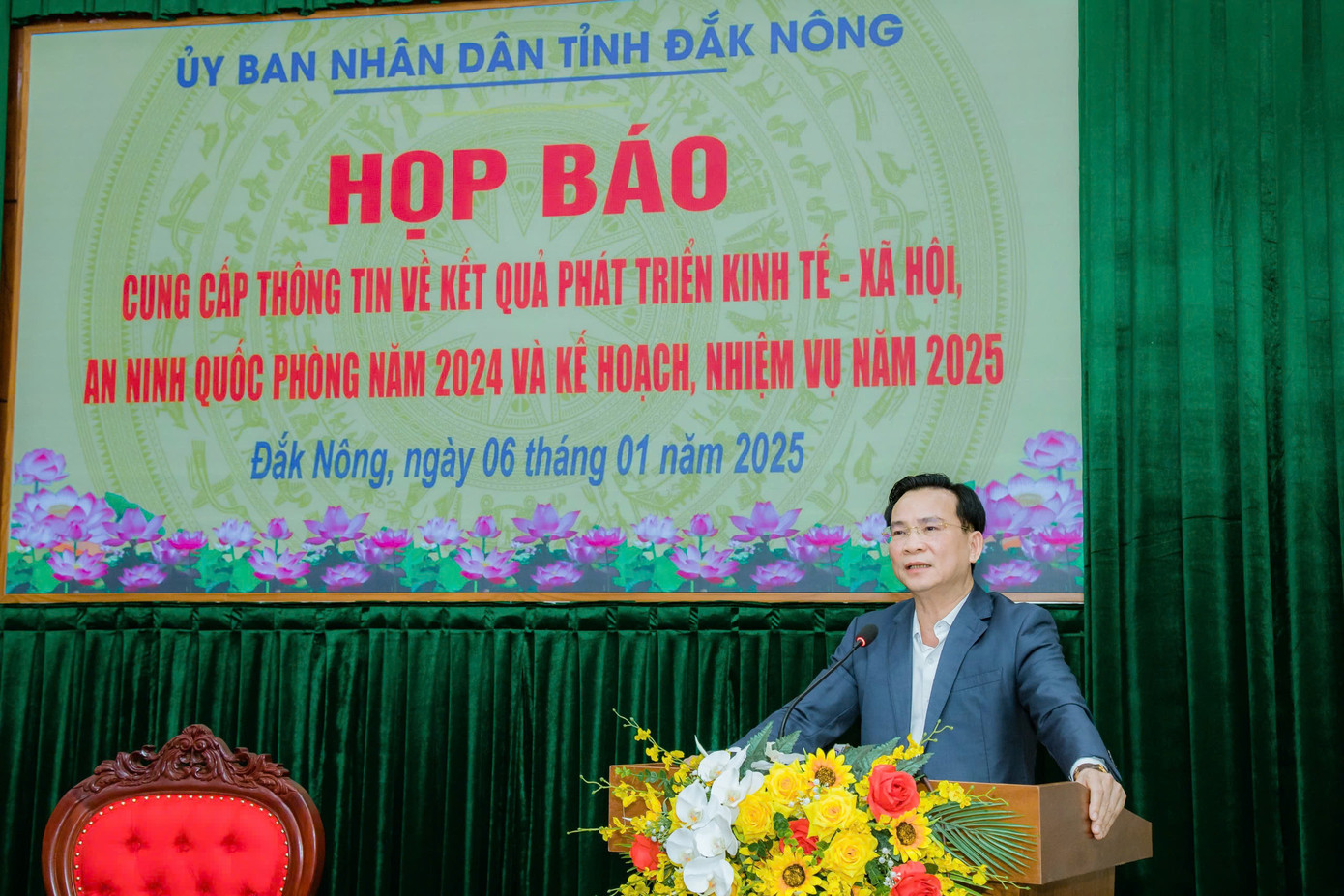 Ông Hồ Văn Mười - Chủ tịch UBND tỉnh Đắk Nông thông tin tại cuộc họp báo. Ông Hồ Văn Mười - Chủ tịch UBND tỉnh Đắk Nông thông tin tại cuộc họp báo.
