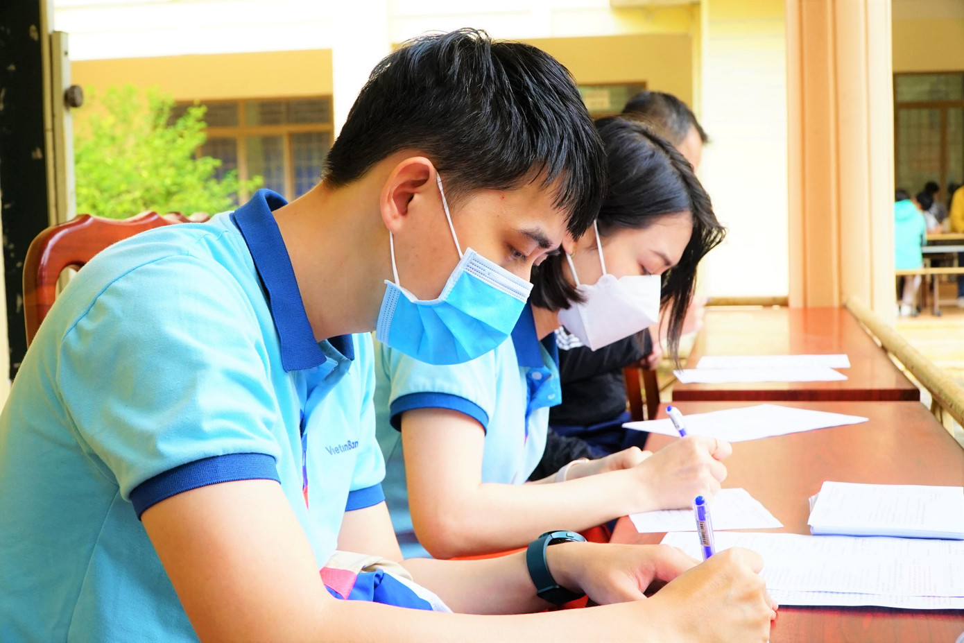 Tình nguyện viên trong Đoàn khối các cơ quan và doanh nghiệp tỉnh Đắk Lắk đăng ký hiến máu Tình nguyện viên trong Đoàn khối các cơ quan và doanh nghiệp tỉnh Đắk Lắk đăng ký hiến máu