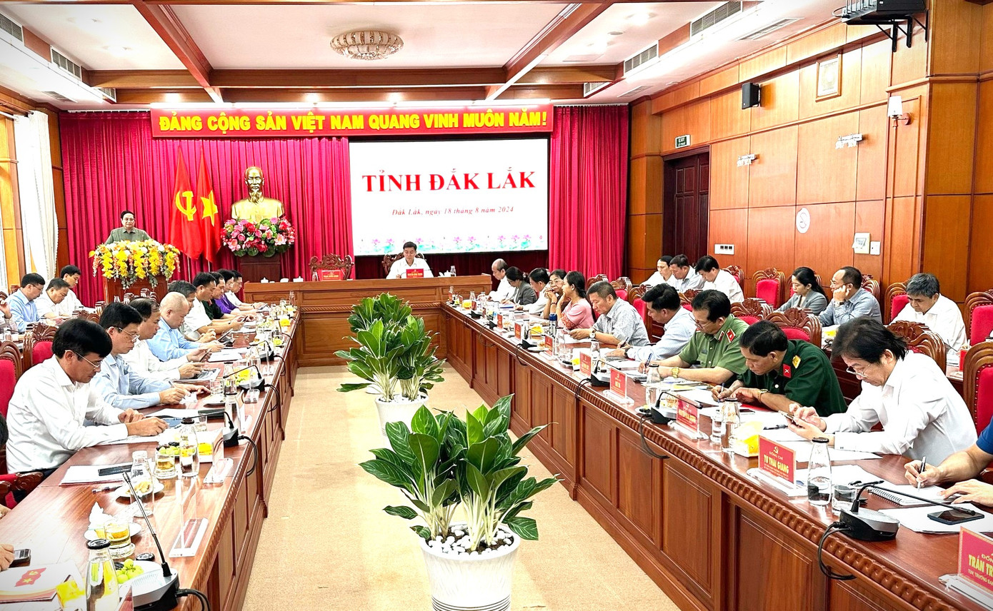 Quang cảnh buổi làm việc