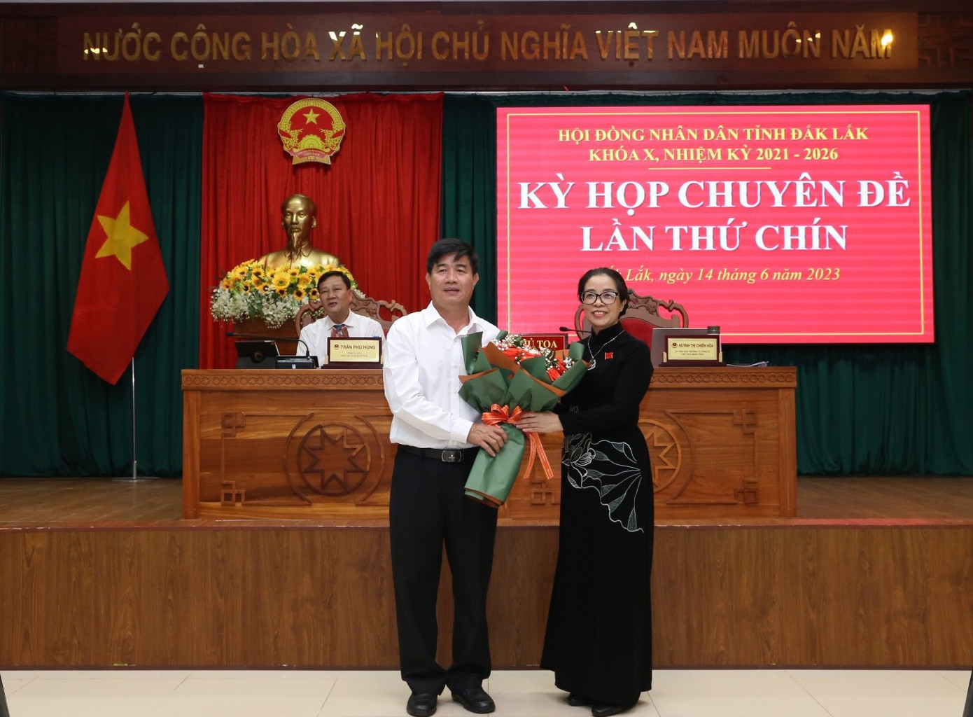 Ông Nguyễn Thiên Văn được bầu làm Phó Chủ tịch UBND tỉnh Đắk Lắk. Ảnh: T.H Ông Nguyễn Thiên Văn được bầu làm Phó Chủ tịch UBND tỉnh Đắk Lắk. Ảnh: T.H