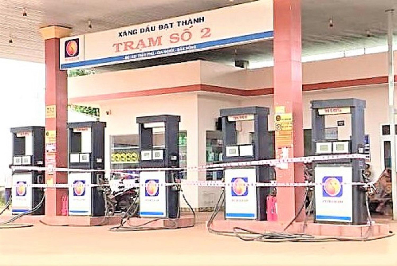 Một cửa hàng của Công ty TNHH xăng dầu Đạt Thành Một cửa hàng của Công ty TNHH xăng dầu Đạt Thành