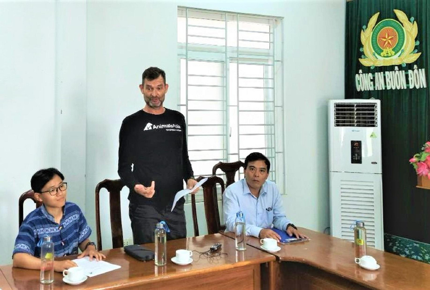 Ông Hockley Ryan Jonathan bày tỏ vui mừng khi nhận lại tài sản bị trộm Ông Hockley Ryan Jonathan bày tỏ vui mừng khi nhận lại tài sản bị trộm