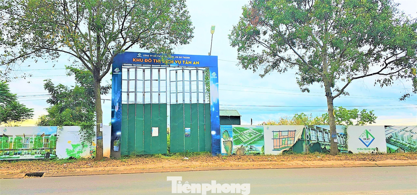 Dự án khu đô thị dịch vụ Tân An vẫn là bãi đất trống. Dự án khu đô thị dịch vụ Tân An vẫn là bãi đất trống.