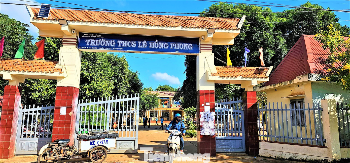 Trường THCS Lê Hồng Phong - nơi nam sinh bị thầy đánh chảy máu mũi Trường THCS Lê Hồng Phong - nơi nam sinh bị thầy đánh chảy máu mũi