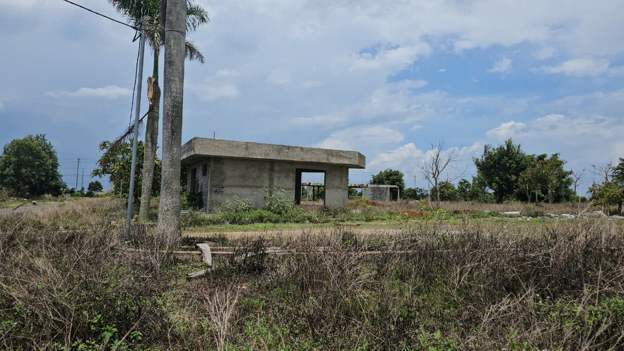 Nhiều hạng mục chưa hoàn thiện trong dự án Nhà ở thương mại của Cty Nam Sơn