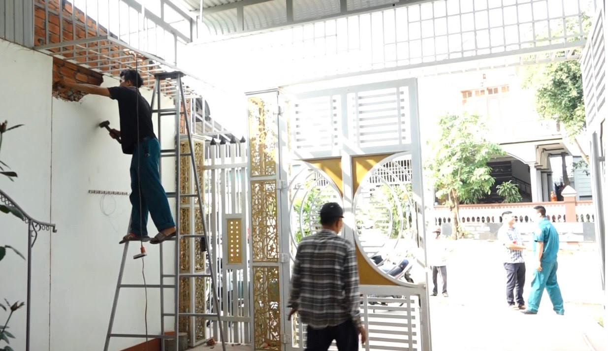 Người dân hiến đất, tháo dỡ công trình, vật kiến trúc để giao mặt bằng cho Nhà nước Người dân hiến đất, tháo dỡ công trình, vật kiến trúc để giao mặt bằng cho Nhà nước