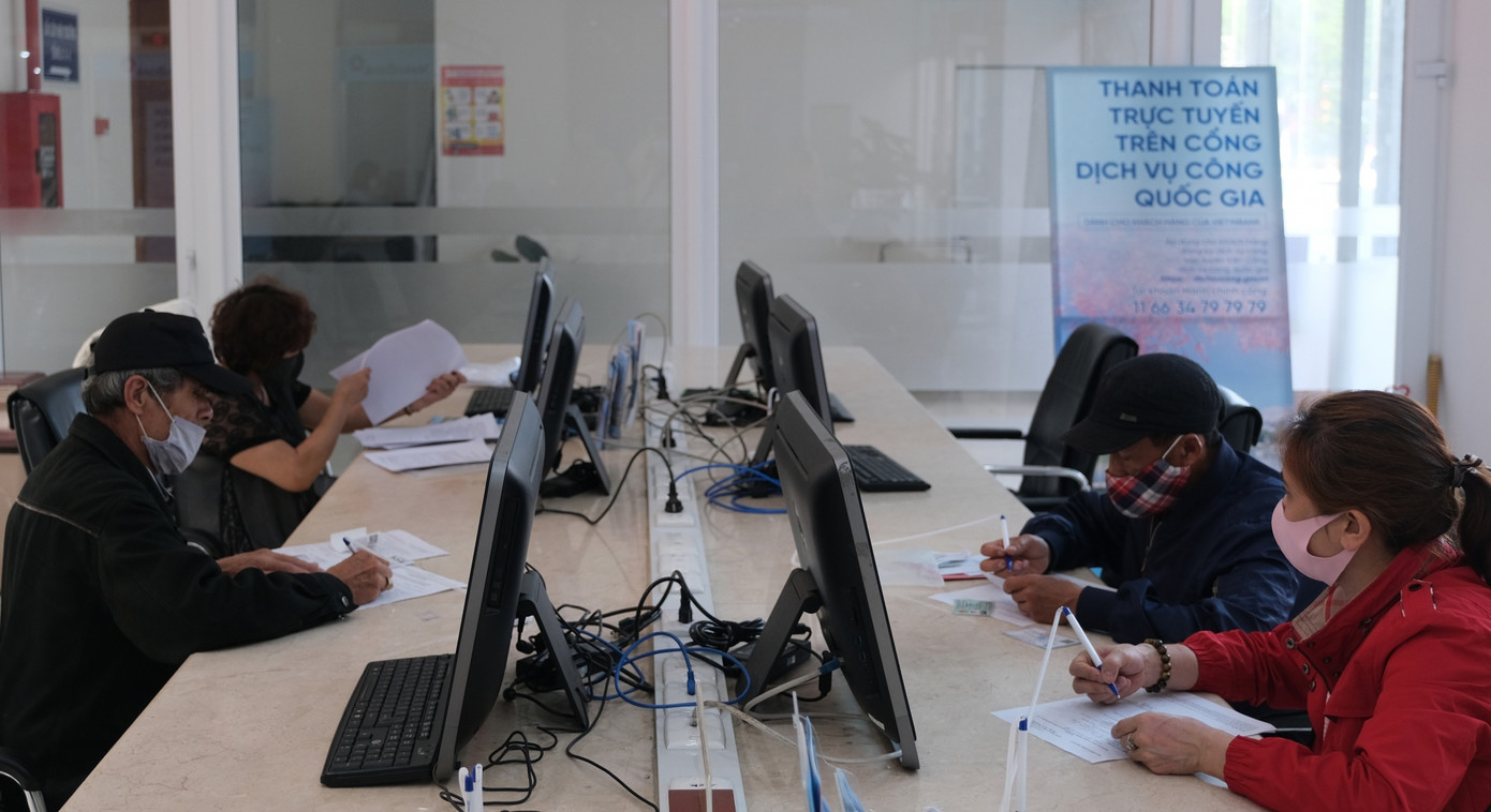 Đẩy mạnh chuyển đổi số trong thực hiện thủ tục hành chính. Ảnh: Báo Lâm Đồng Đẩy mạnh chuyển đổi số trong thực hiện thủ tục hành chính. Ảnh: Báo Lâm Đồng