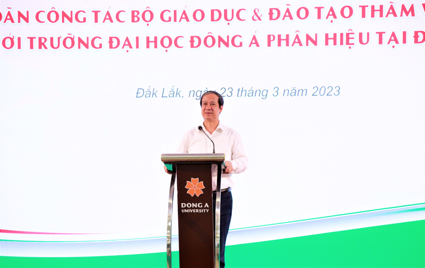 Bộ trưởng Nguyễn Kim Sơn đánh giá cao ĐH Đông Á mở phân hiệu trên Tây Nguyên Bộ trưởng Nguyễn Kim Sơn đánh giá cao ĐH Đông Á mở phân hiệu trên Tây Nguyên