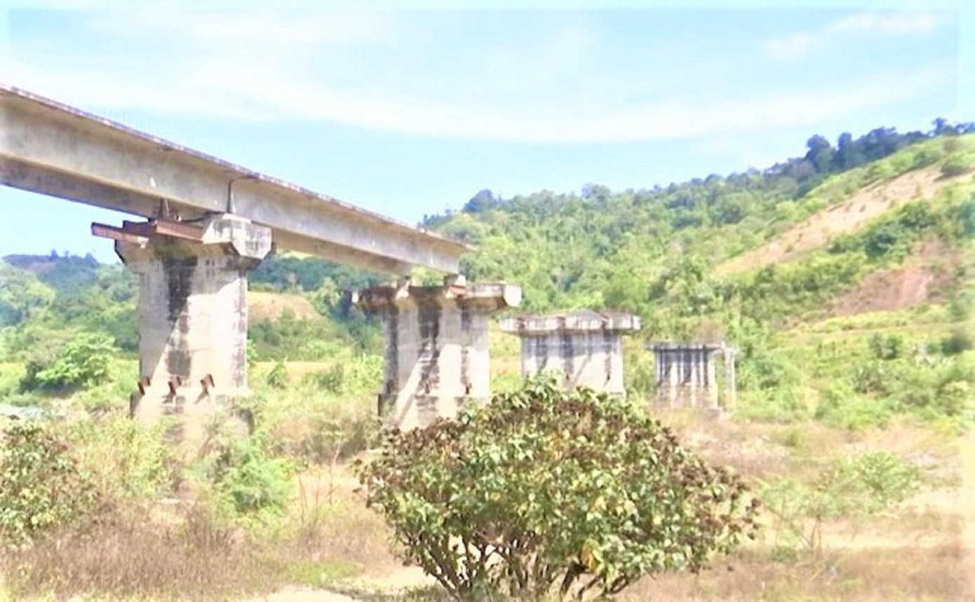 Công trình cầu Quảng Phú xây dang dở rồi bỏ hoang hơn 20 năm
