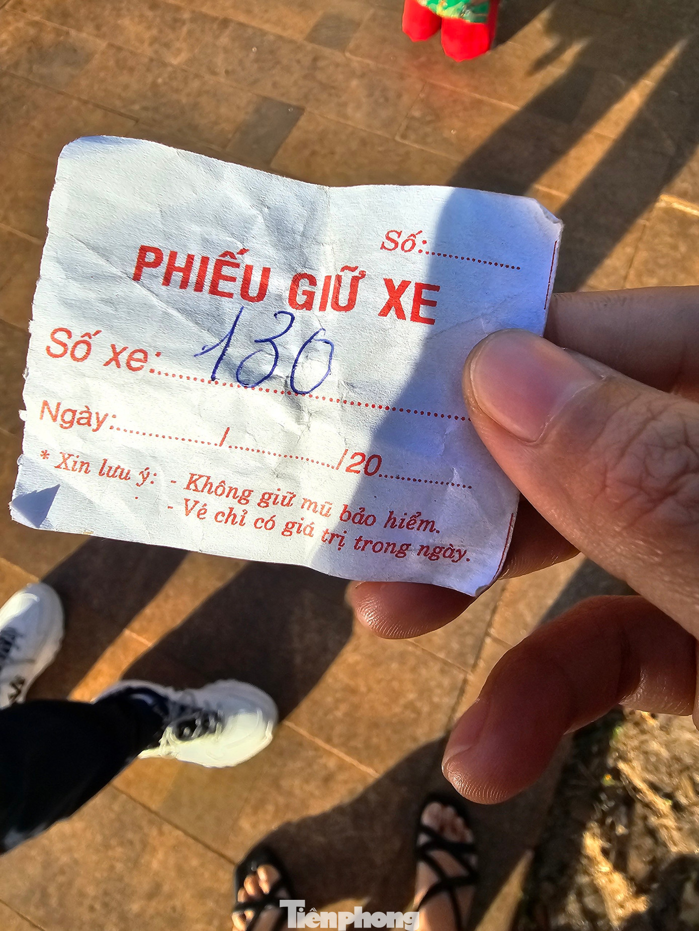 Với chiếc vé xe này, du khách không biết liên hệ ai khi bị mất xe