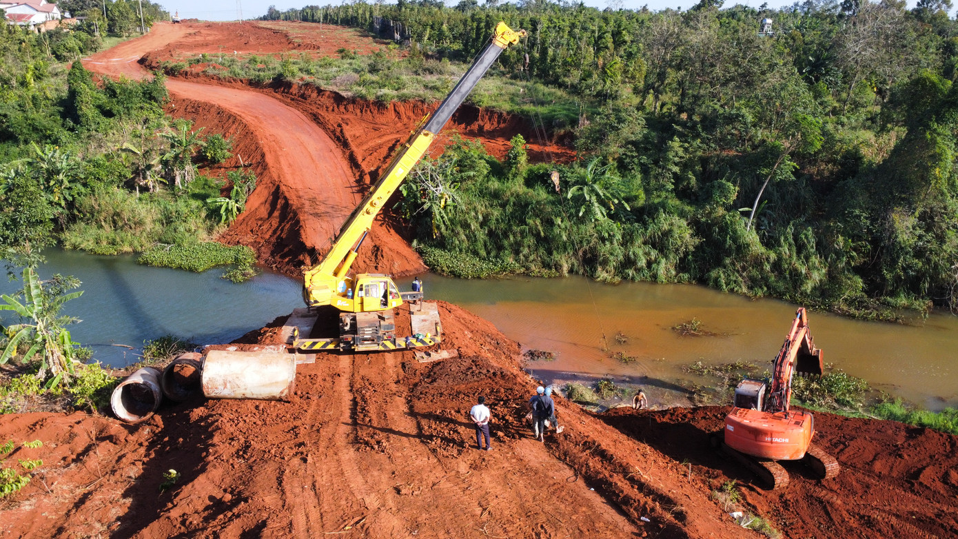 Hiện trường thi công cao tốc