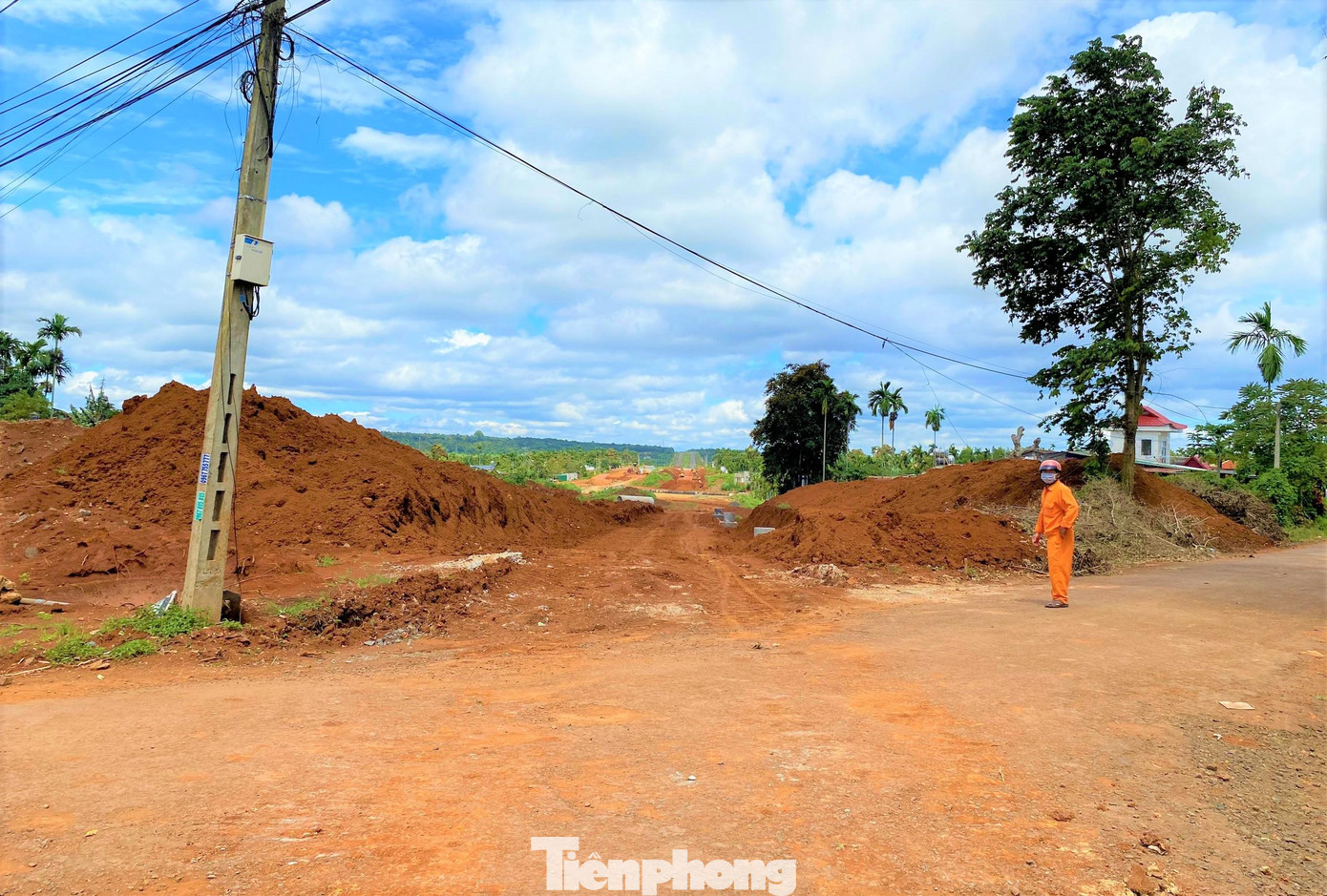 Việc cưỡng chế công trình của 6 hộ dân phục vụ dự án đường Đông Tây TP. Buôn Ma Thuột