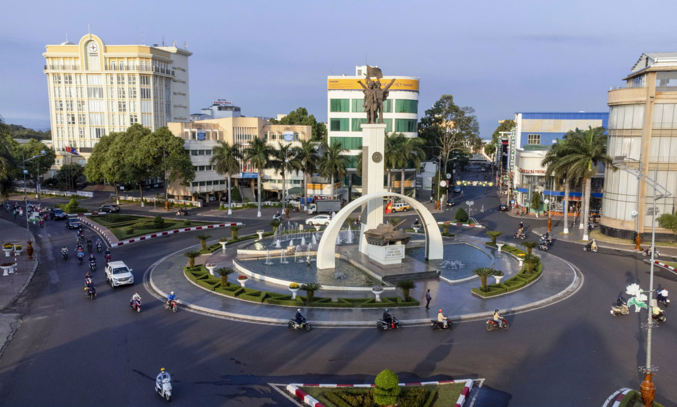 Thành phố Buôn Ma Thuột có 4 phường được sáp nhập còn 2 phường. Thành phố Buôn Ma Thuột có 4 phường được sáp nhập còn 2 phường.