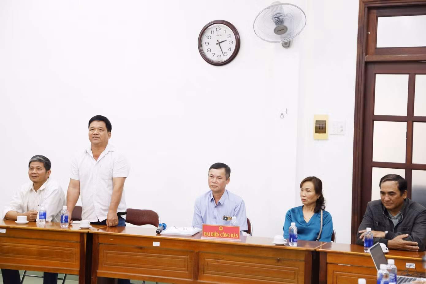 Người dân nêu ý kiến đối với dự án.