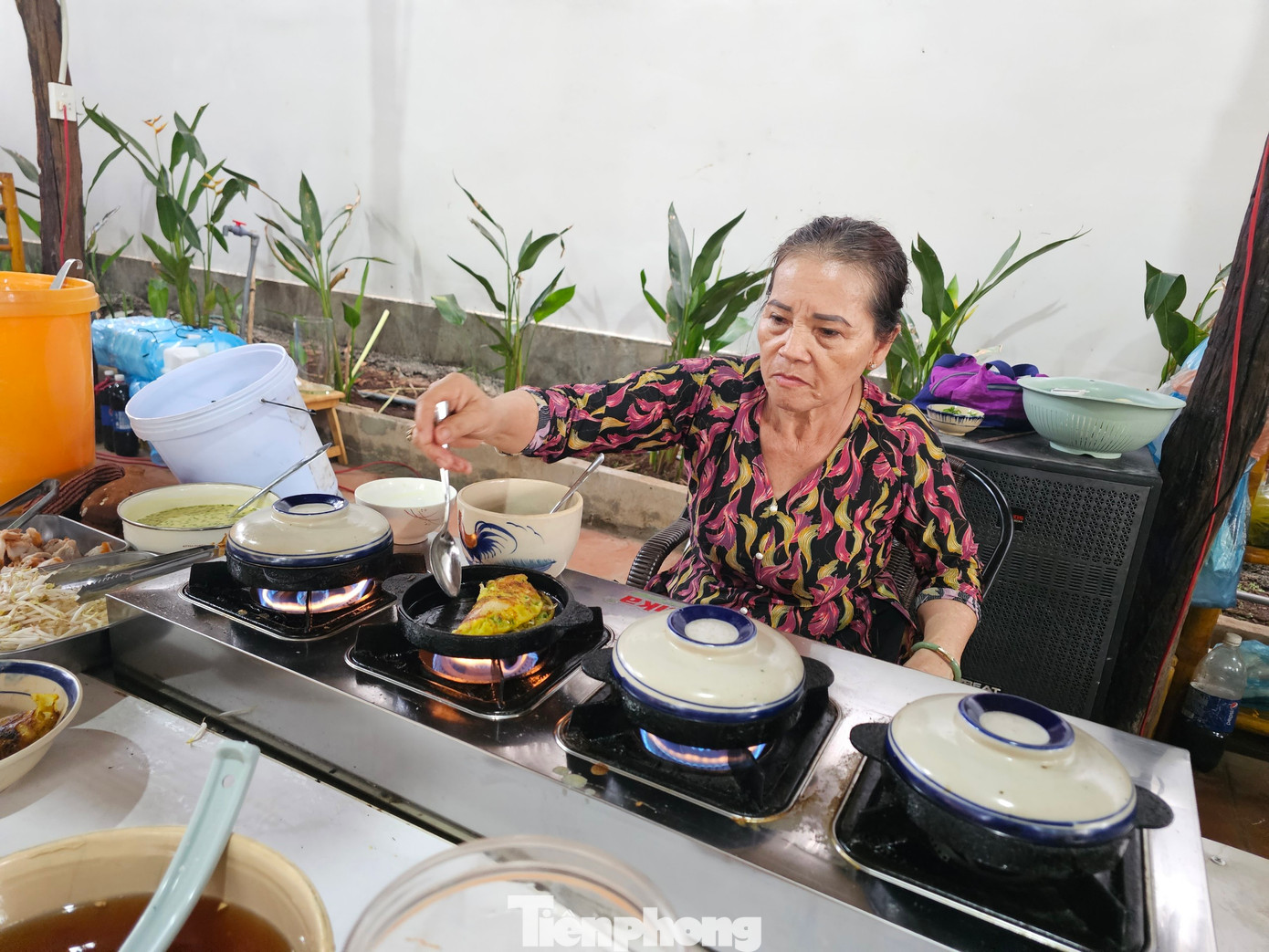 Món ăn được nấu ngay tại quán, thêm phần hấp dẫn.