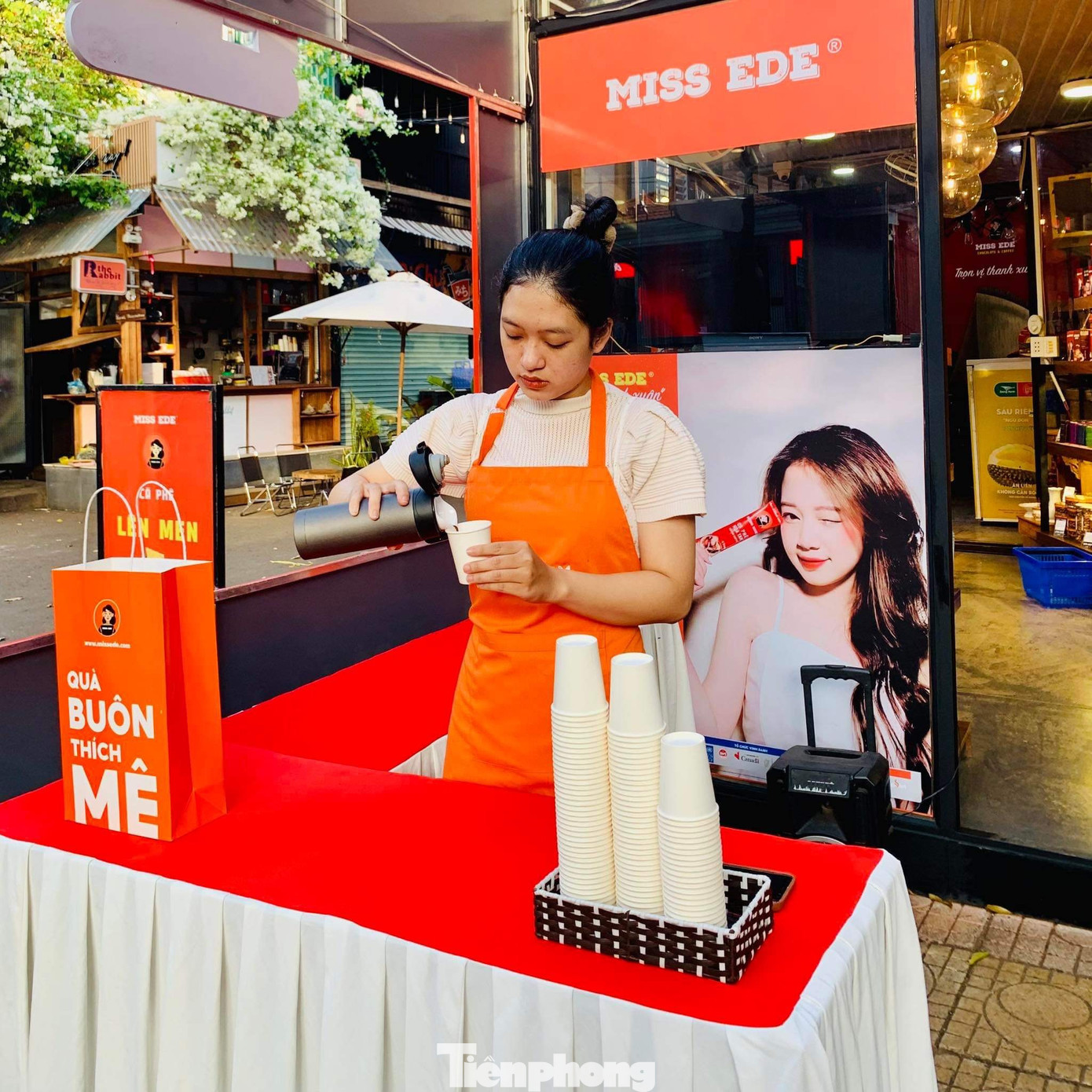 Phục vụ uống socola miễn phí cho các cặp đôi