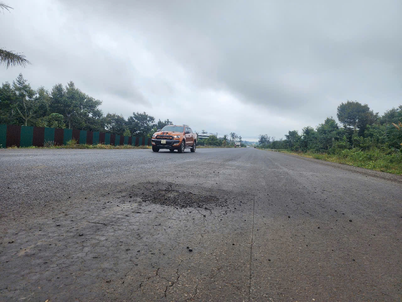 Hiện tượng bong tróc trên mặt đường dự án.