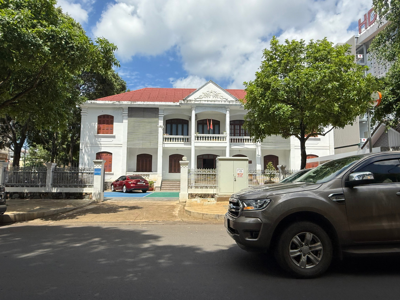 Ban Quản lý dự án đầu tư xây dựng công trình dân dụng và công nghiệp tỉnh Đắk Lắk, nơi ông Sinh công tác