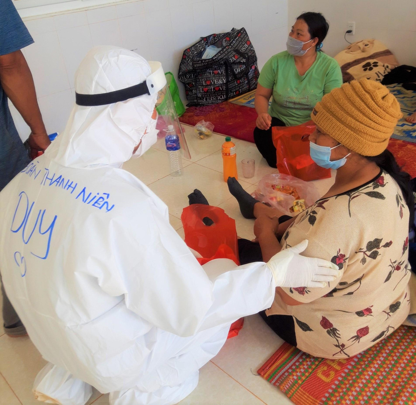 Các bệnh nhân trong trung tâm được tặng quà Tết Các bệnh nhân trong trung tâm được tặng quà Tết