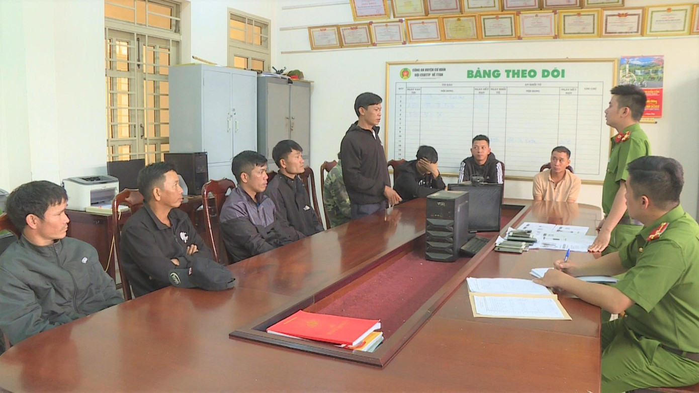 Cơ quan công an làm việc với các đối tượng liên quan Cơ quan công an làm việc với các đối tượng liên quan