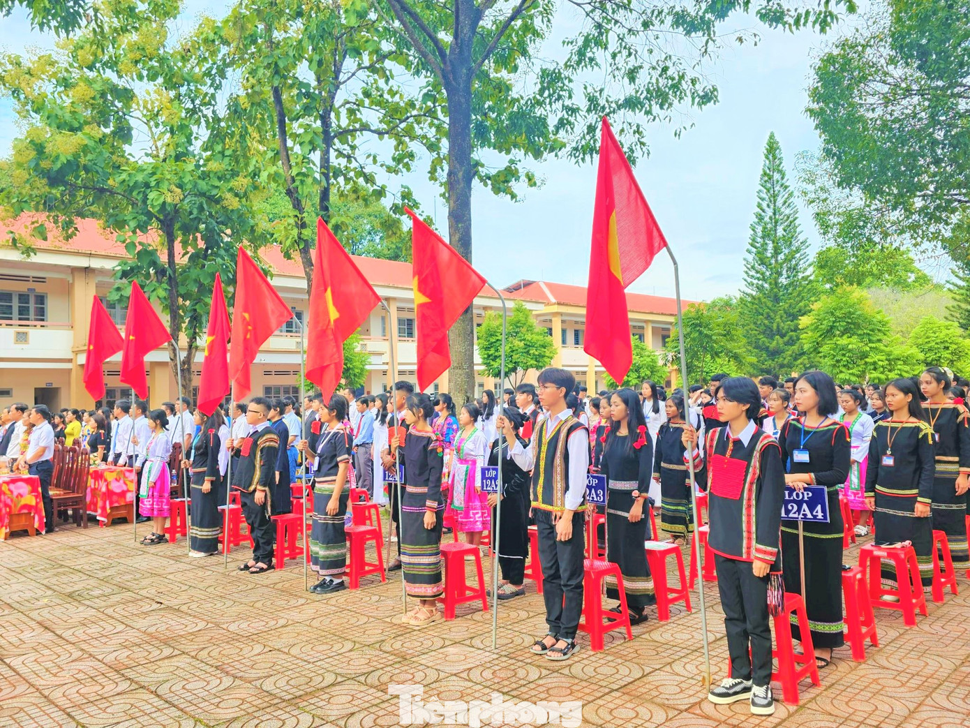 Đây là ngôi trường có nhiều học sinh dân tộc thiểu số nhất tỉnh Đắk Lắk với hơn 500 em.