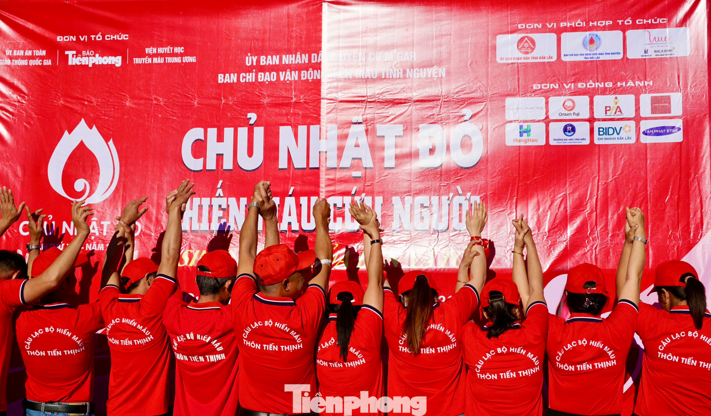 CLB Hiến máu thôn Tiến Thịnh, hưởng ứng chương trình Chủ Nhật Đỏ