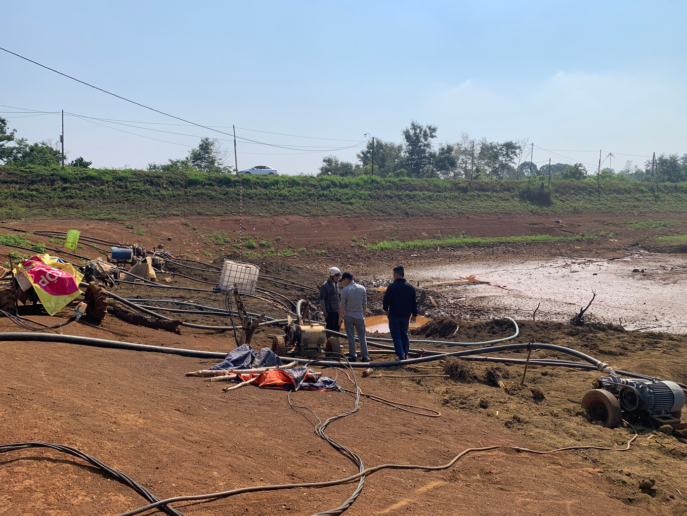 Hồ chứa nước đã cạn kiệt