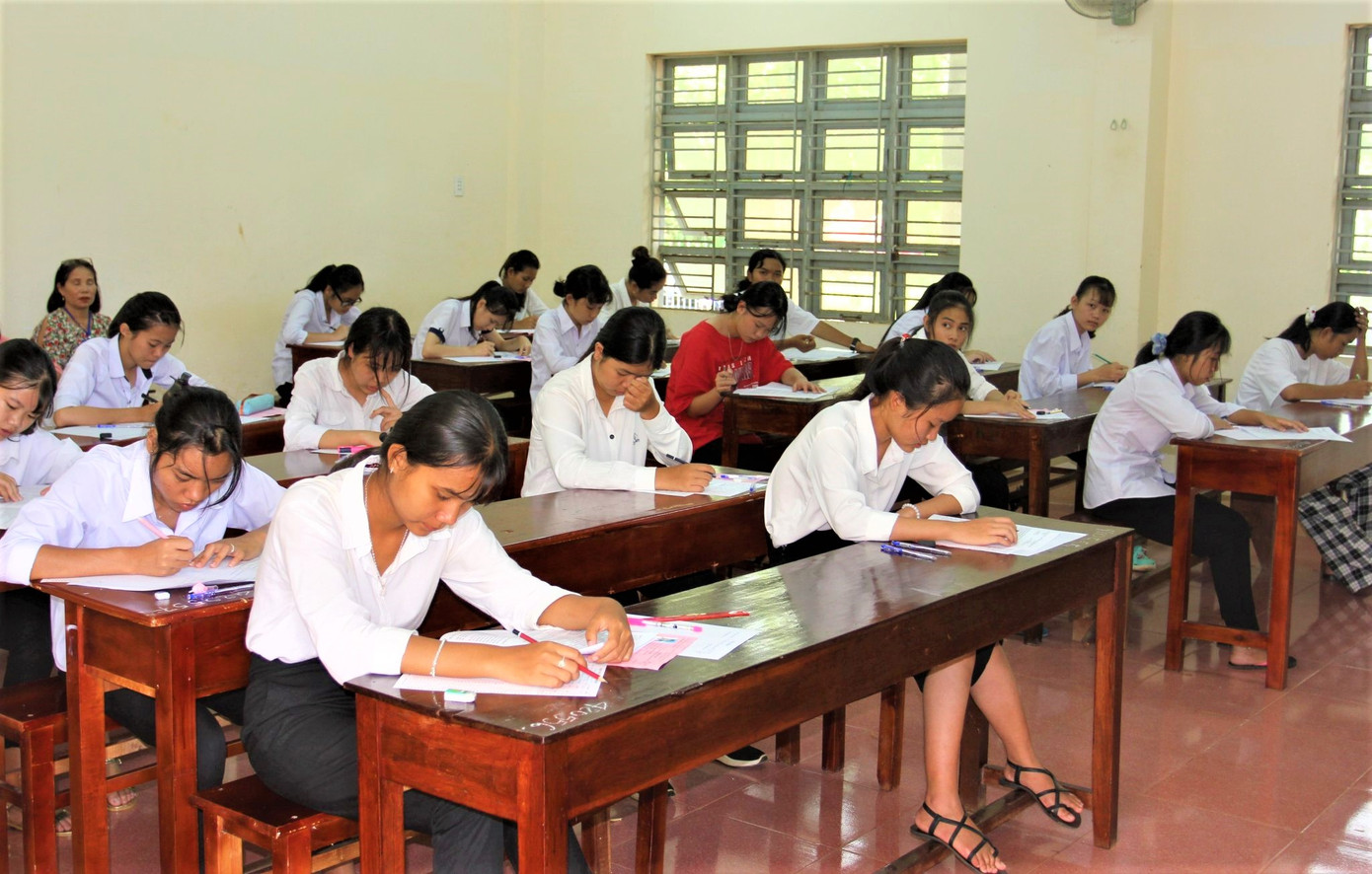 Các thí sinh thi tuyển vào lớp 10 tại trường chuyên biệt trên địa bàn tỉnh Đắk Lắk Các thí sinh thi tuyển vào lớp 10 tại trường chuyên biệt trên địa bàn tỉnh Đắk Lắk