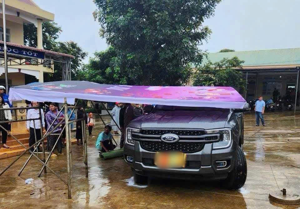 Hiện trường vụ lùi xe trong trường khiến một học sinh tử vong Hiện trường vụ lùi xe trong trường khiến một học sinh tử vong