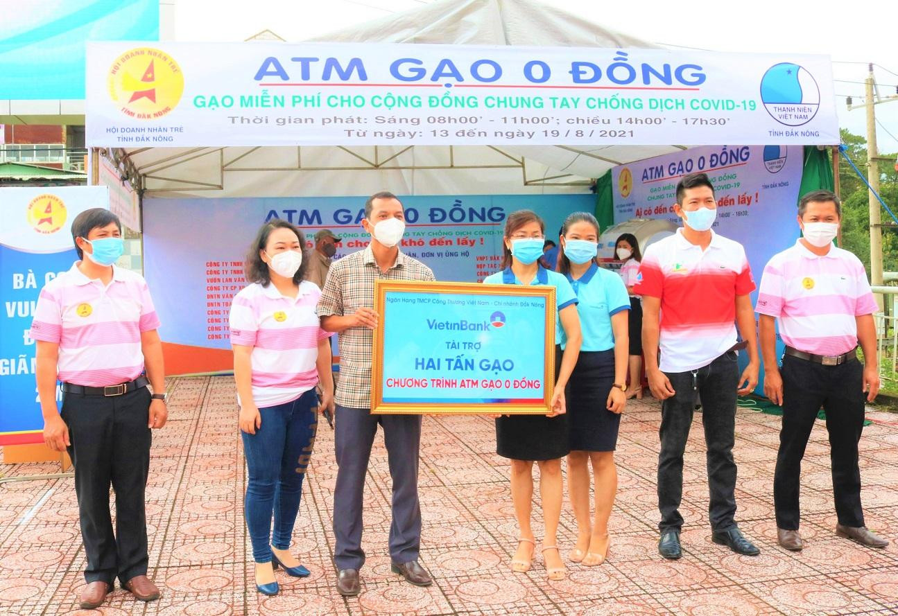 Thêm 2 tấn gạo đến với ATM 0 đồng Thêm 2 tấn gạo đến với ATM 0 đồng