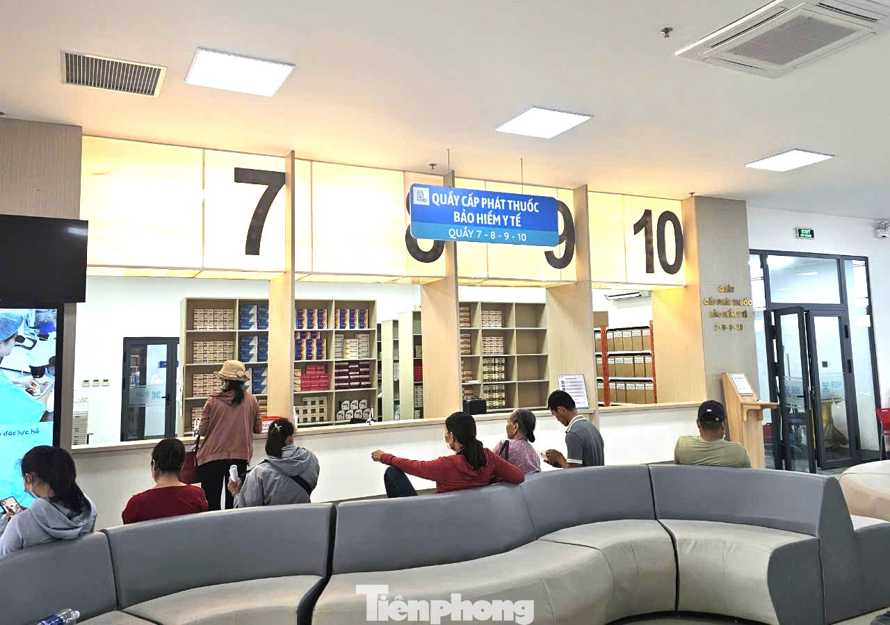 Người dân đến khám tại Bệnh viện Đại học Y Dược Buôn Ma Thuột chiều 20/8 Người dân đến khám tại Bệnh viện Đại học Y Dược Buôn Ma Thuột chiều 20/8