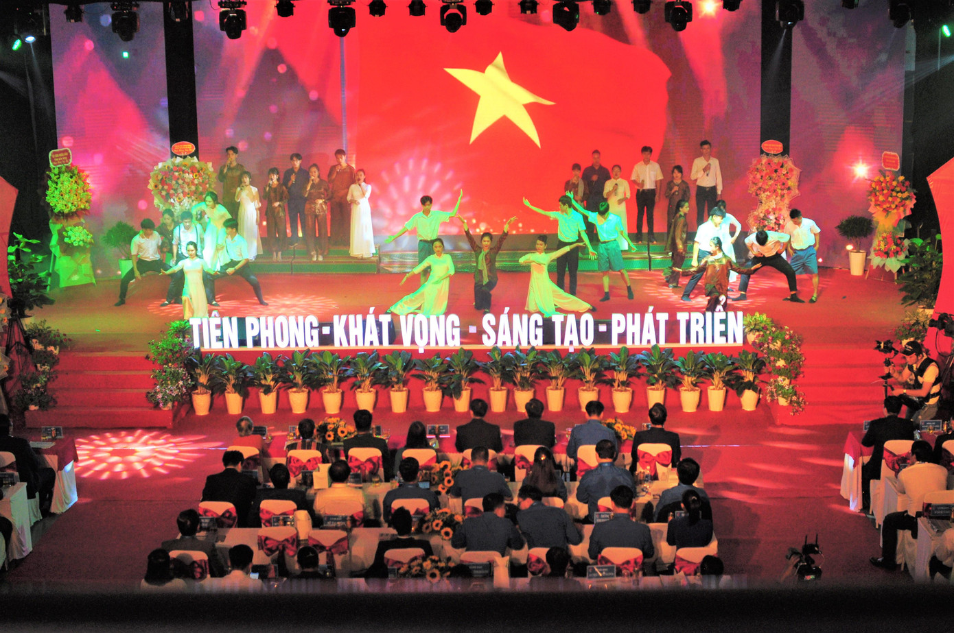Một tiết mục nghệ thuật tại đại hội