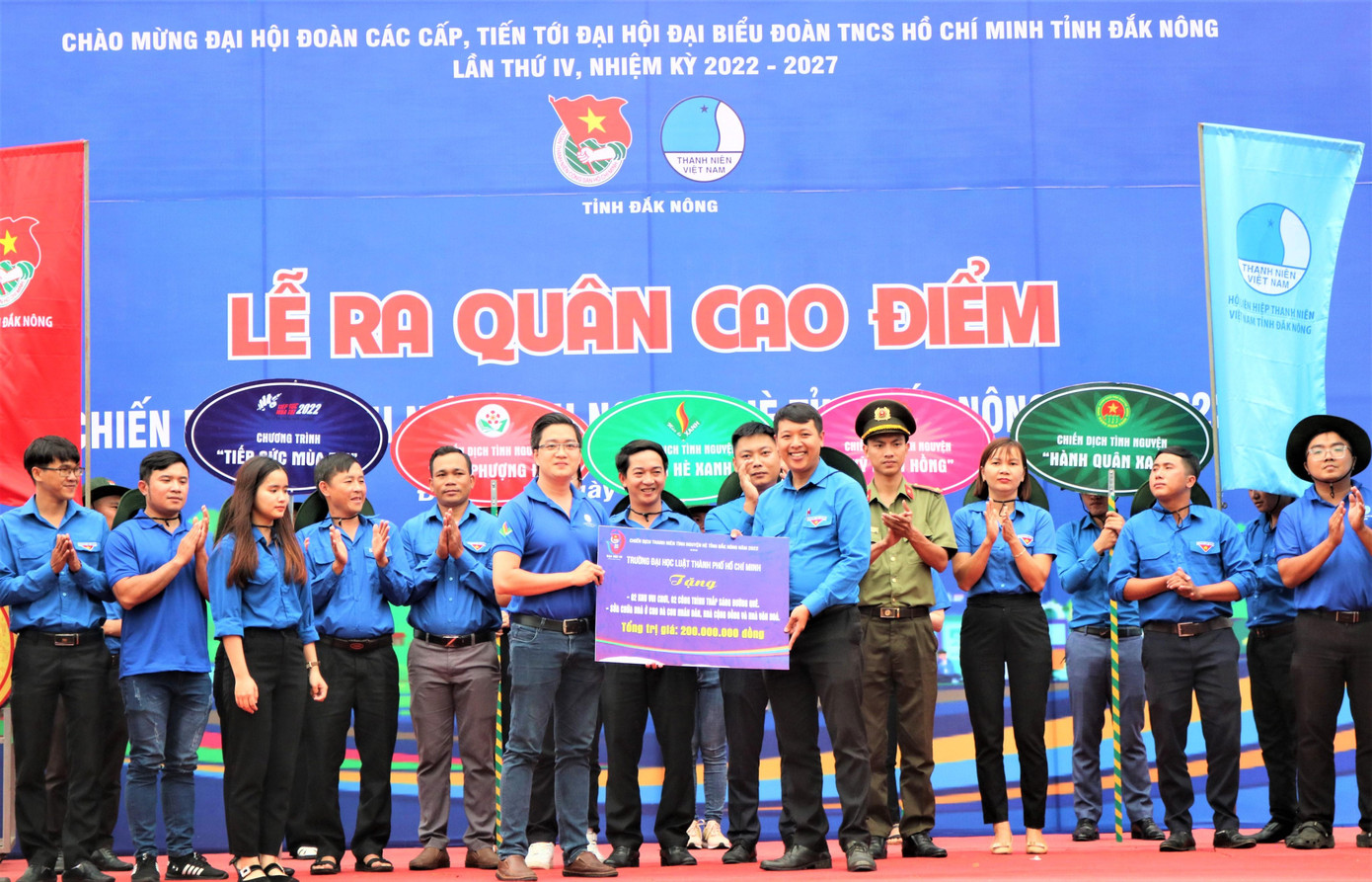 Các đơn vị tặng nguồn lực cho Đắk Nông