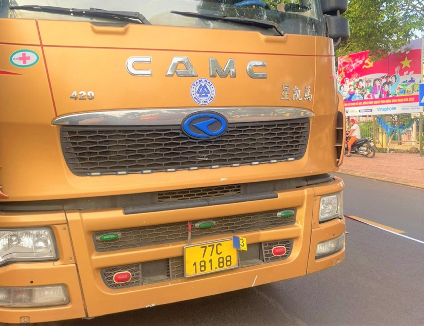 Chiếc xe va chạm với xe máy của nữ sinh H.