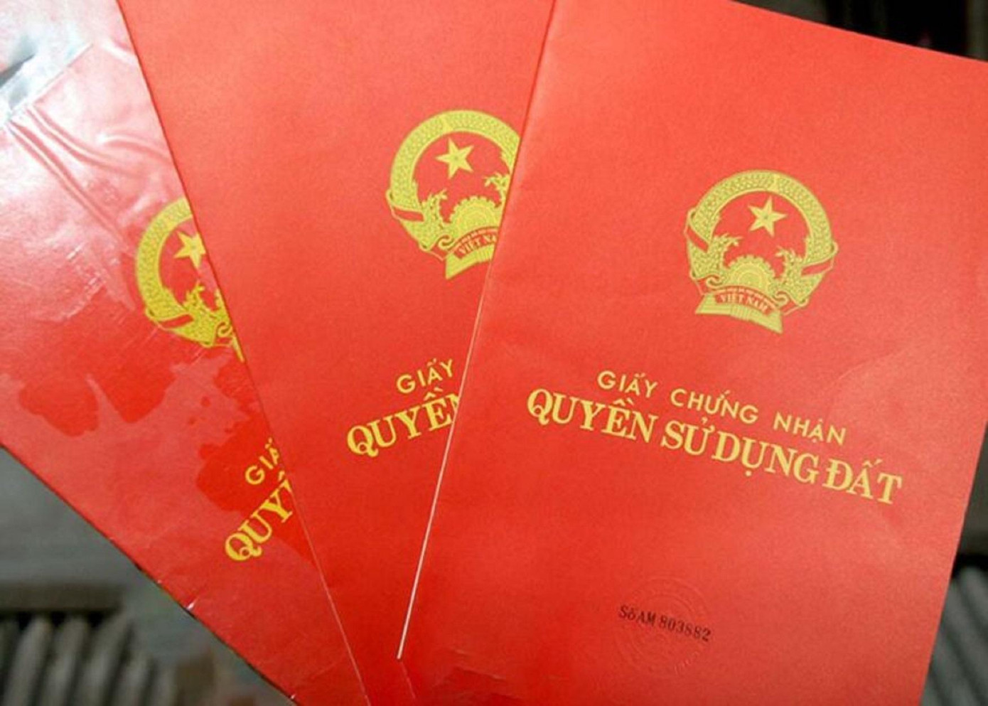 Hai cán bộ TP Gia Nghĩa bị bắt liên quan đến việc nhận tiền làm sổ đỏ. Ảnh minh họa Hai cán bộ TP Gia Nghĩa bị bắt liên quan đến việc nhận tiền làm sổ đỏ. Ảnh minh họa