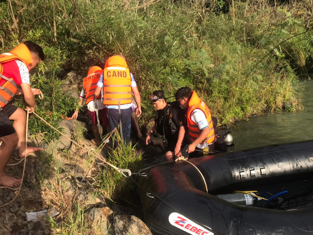 Lực lượng cứu hộ triển khai phương án tìm kiếm người gặp nạn